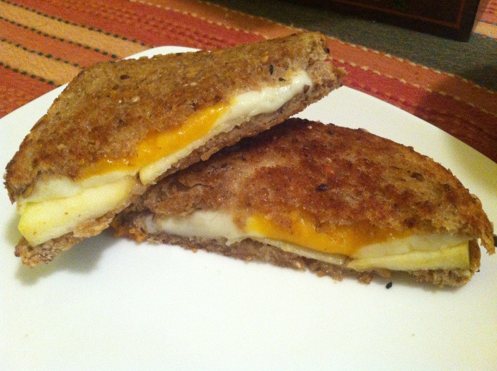 mozarrella and chedder apple grilled cheese