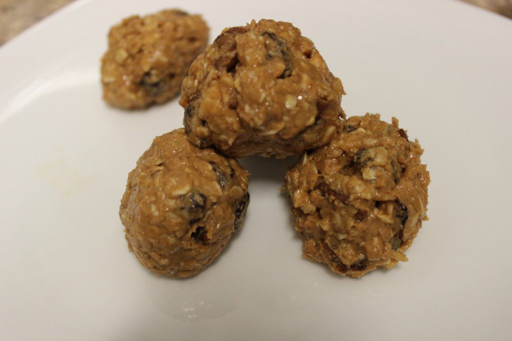raw oatmeal cookie dough bites (vegan)