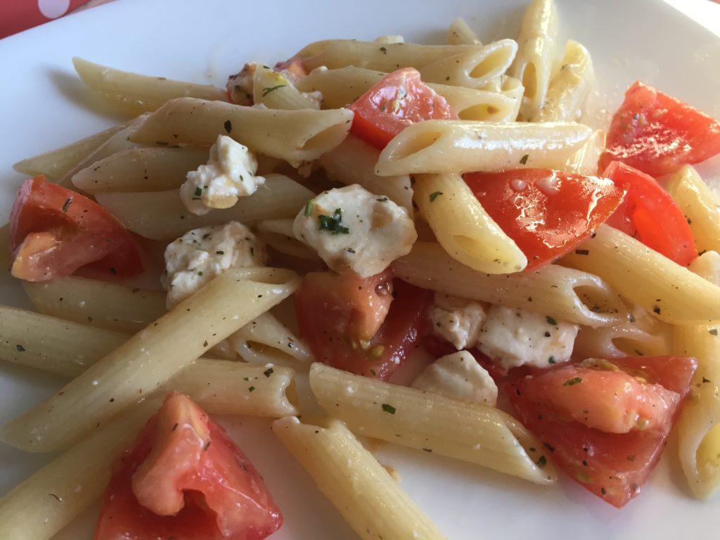 mozzarella-tomato-pasta-light-and-easy